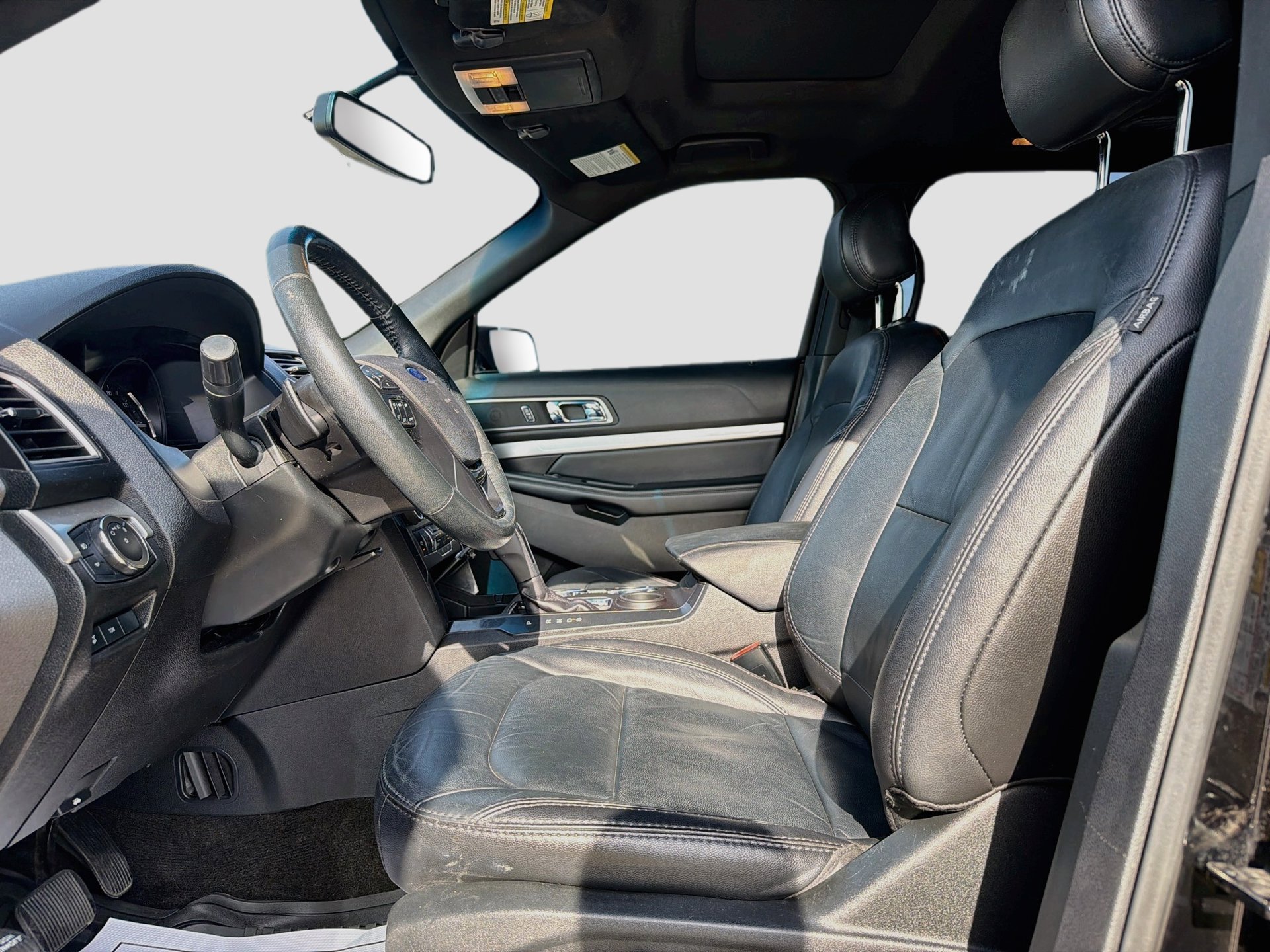 Used 2017 Ford Explorer XLT w/ Equipment Group 202A FWD image 25
