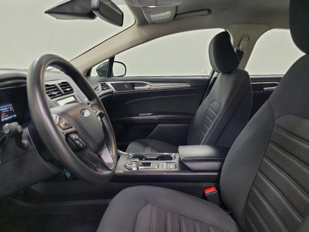 Used 2020 Ford Fusion SE image 17