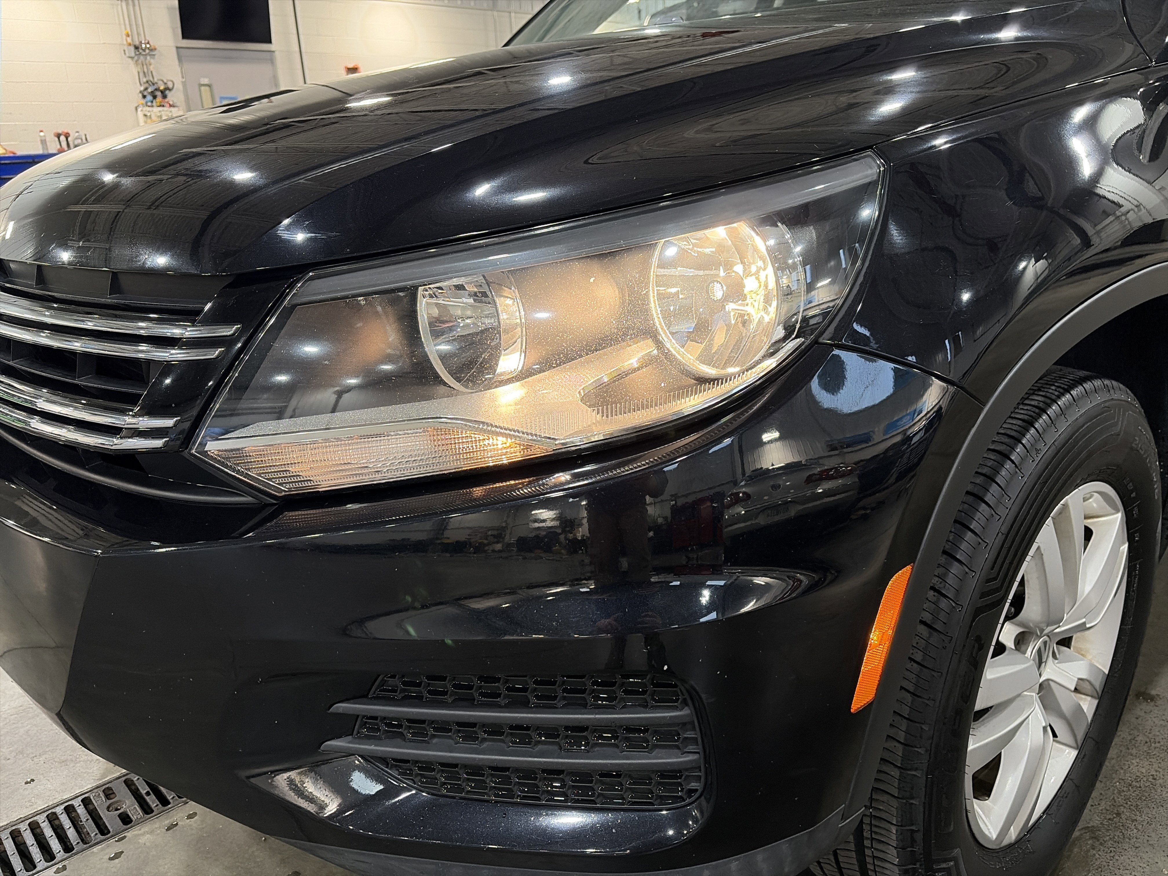 Used 2017 Volkswagen Tiguan S image 9