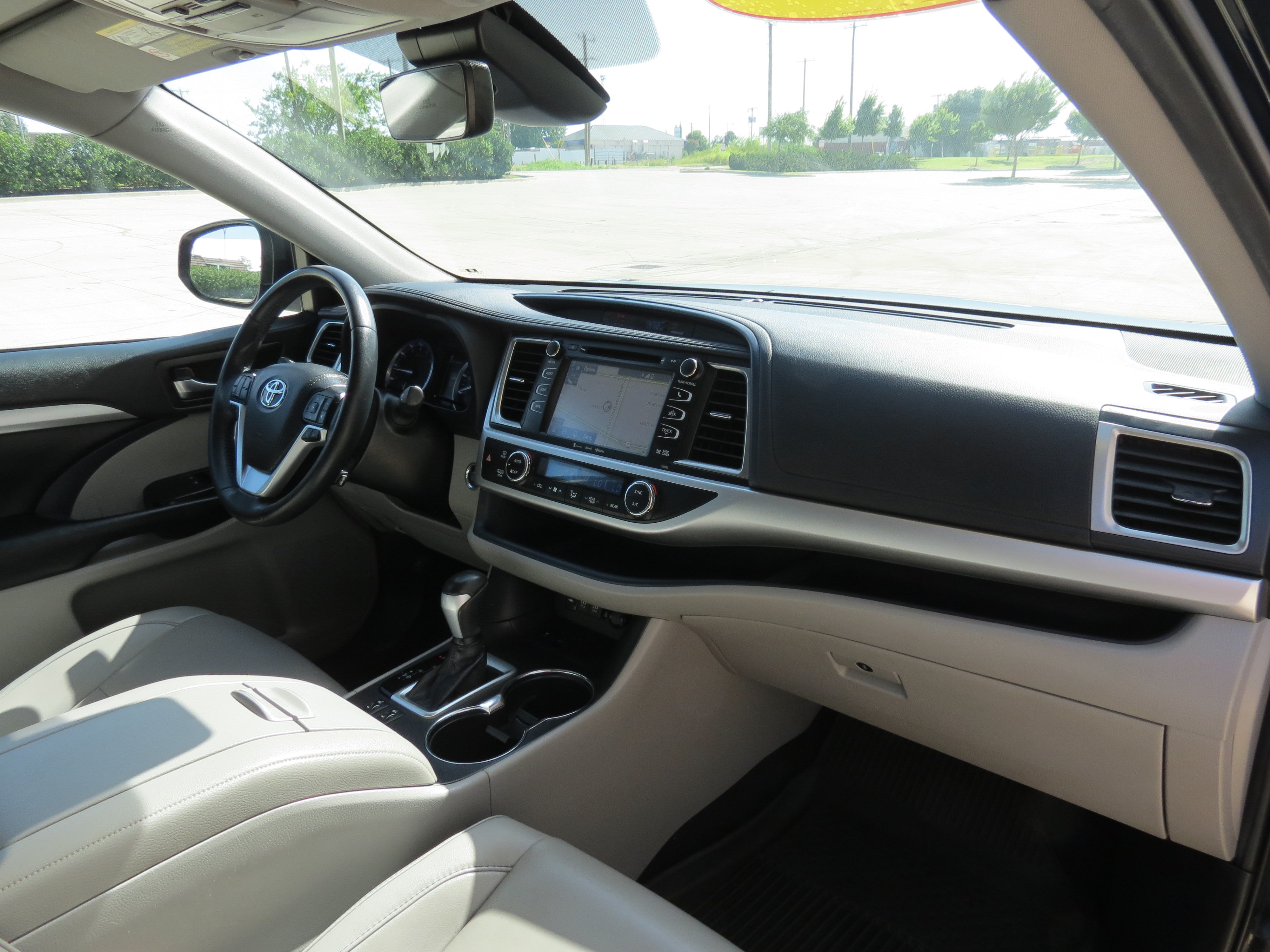 Used 2019 Toyota Highlander XLE FWD image 33