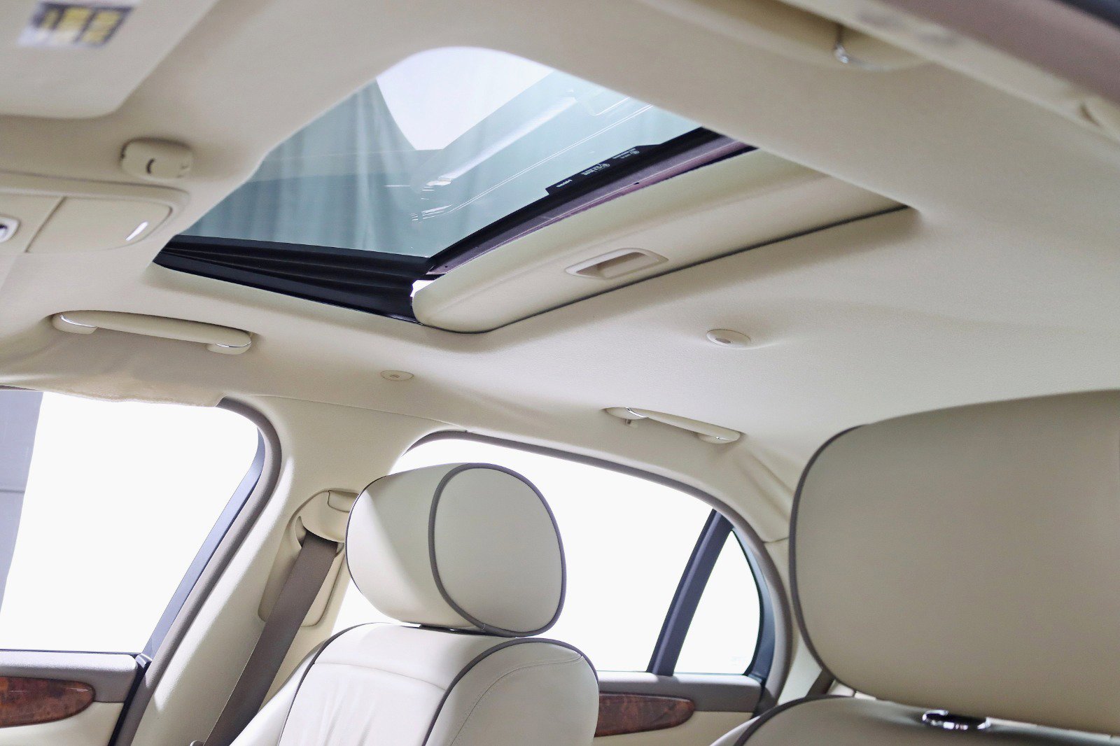 Used 2007 Jaguar XJ8 image 25