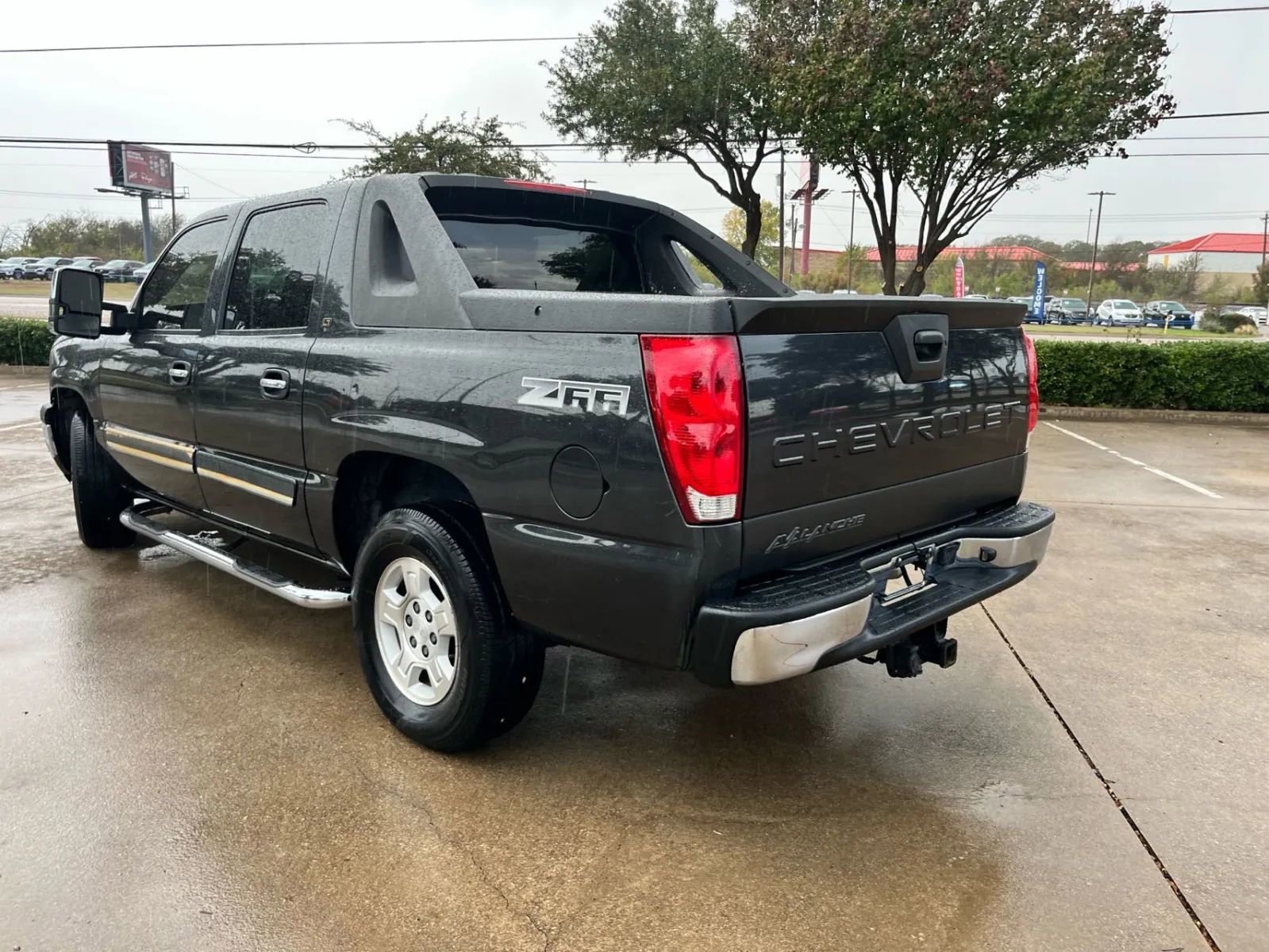 Used 2005 Chevrolet Avalanche Z66 w/ Preferred Equipment Group RWD image 8