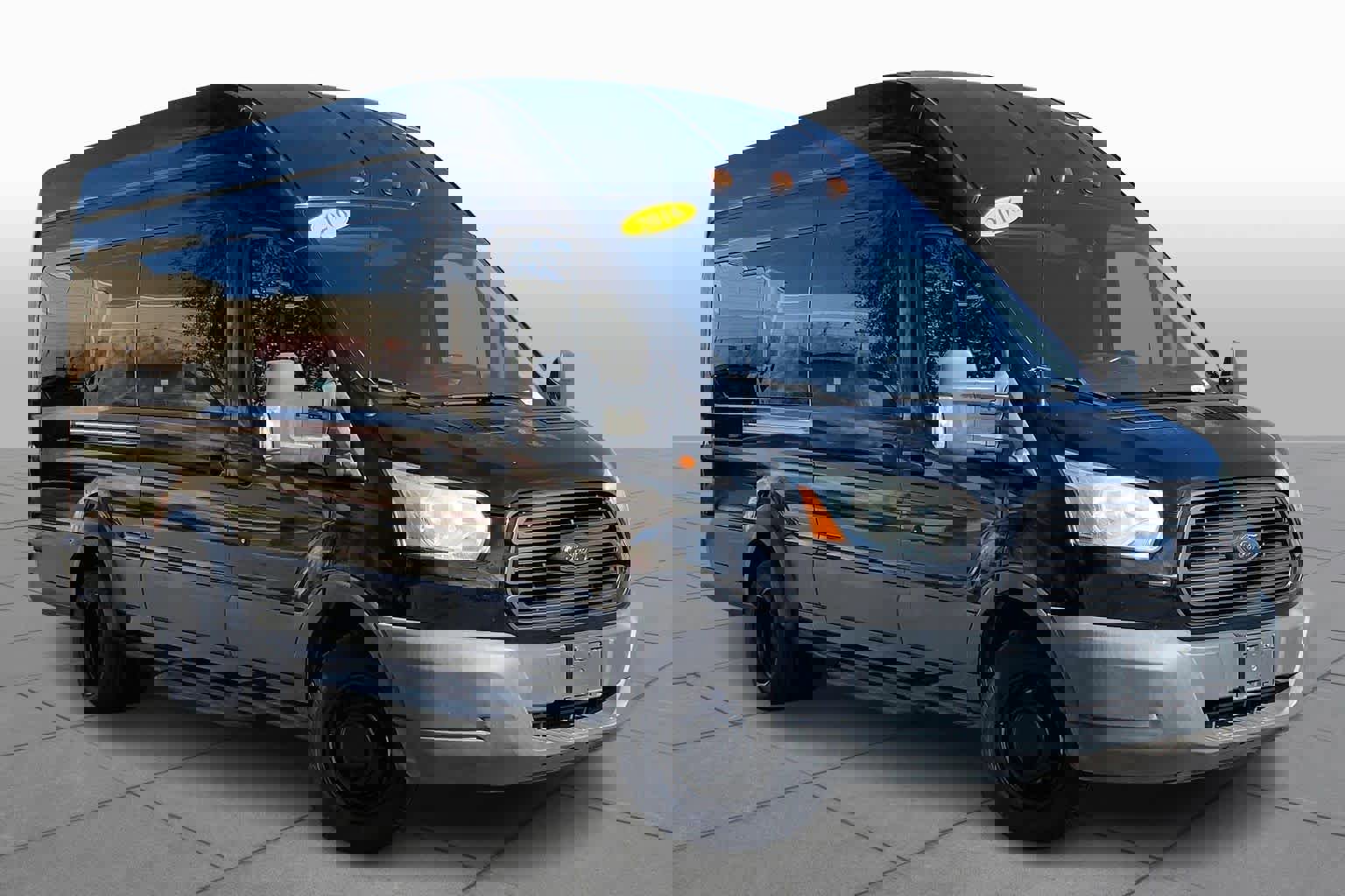 Used 2016 Ford Transit 350 XLT image 3