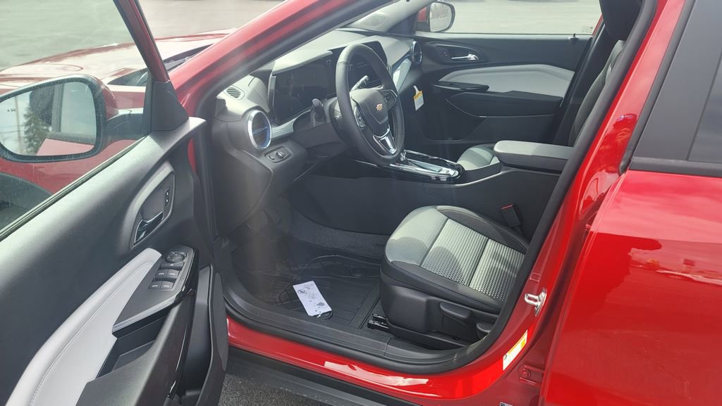 New 2026 Chevrolet Trax LT w/ Driver Confidence Package image 18