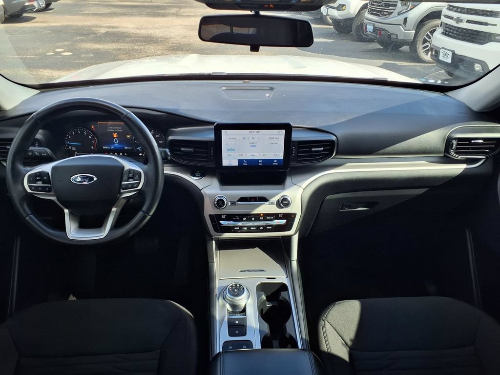 Used 2021 Ford Explorer XLT RWD image 3