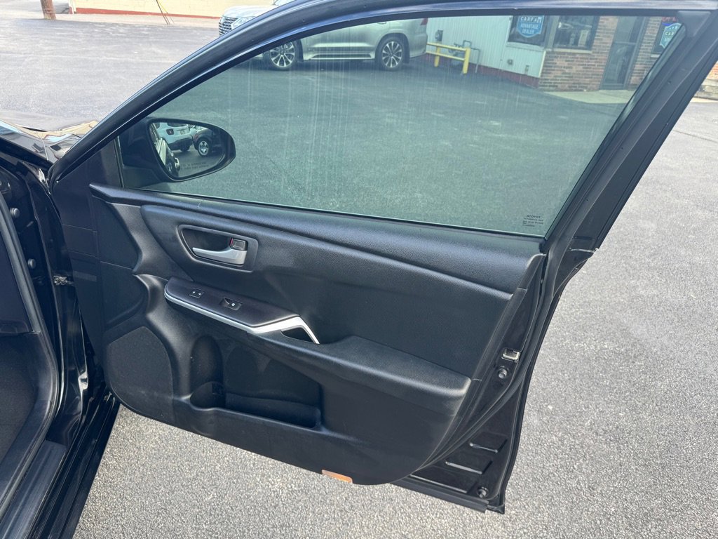 Used 2015 Toyota Camry LE image 15