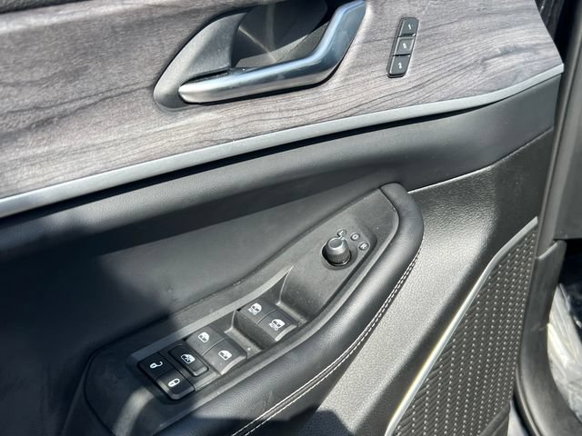 Used 2023 Jeep Grand Cherokee Limited AWD/4WD image 11