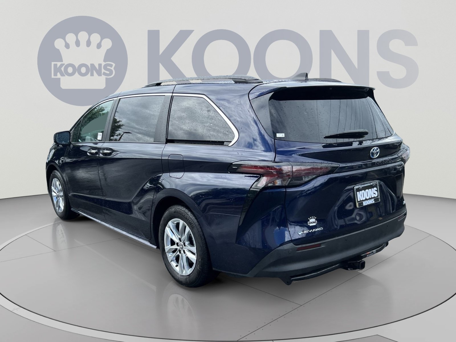 Used 2025 Toyota Sienna XLE w/ XLE Plus Package AWD/4WD image 4