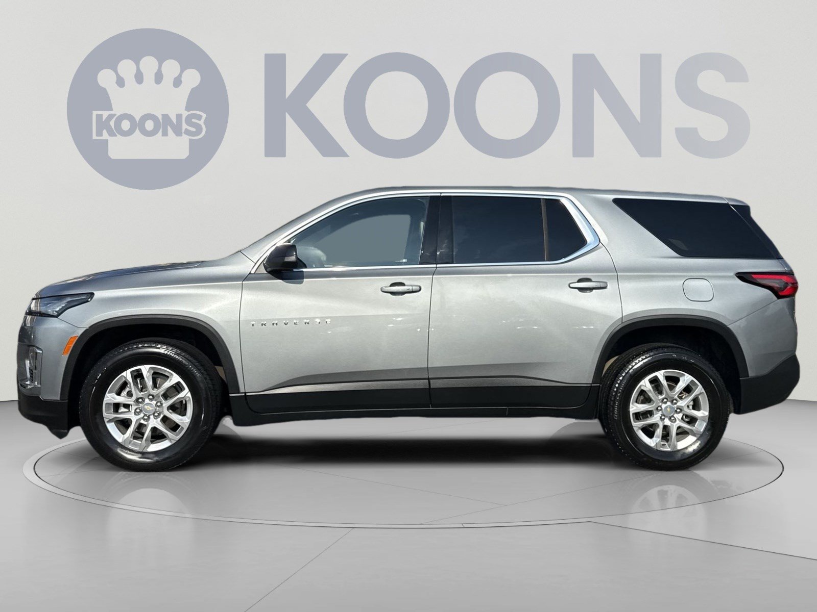Used 2023 Chevrolet Traverse LS FWD image 2
