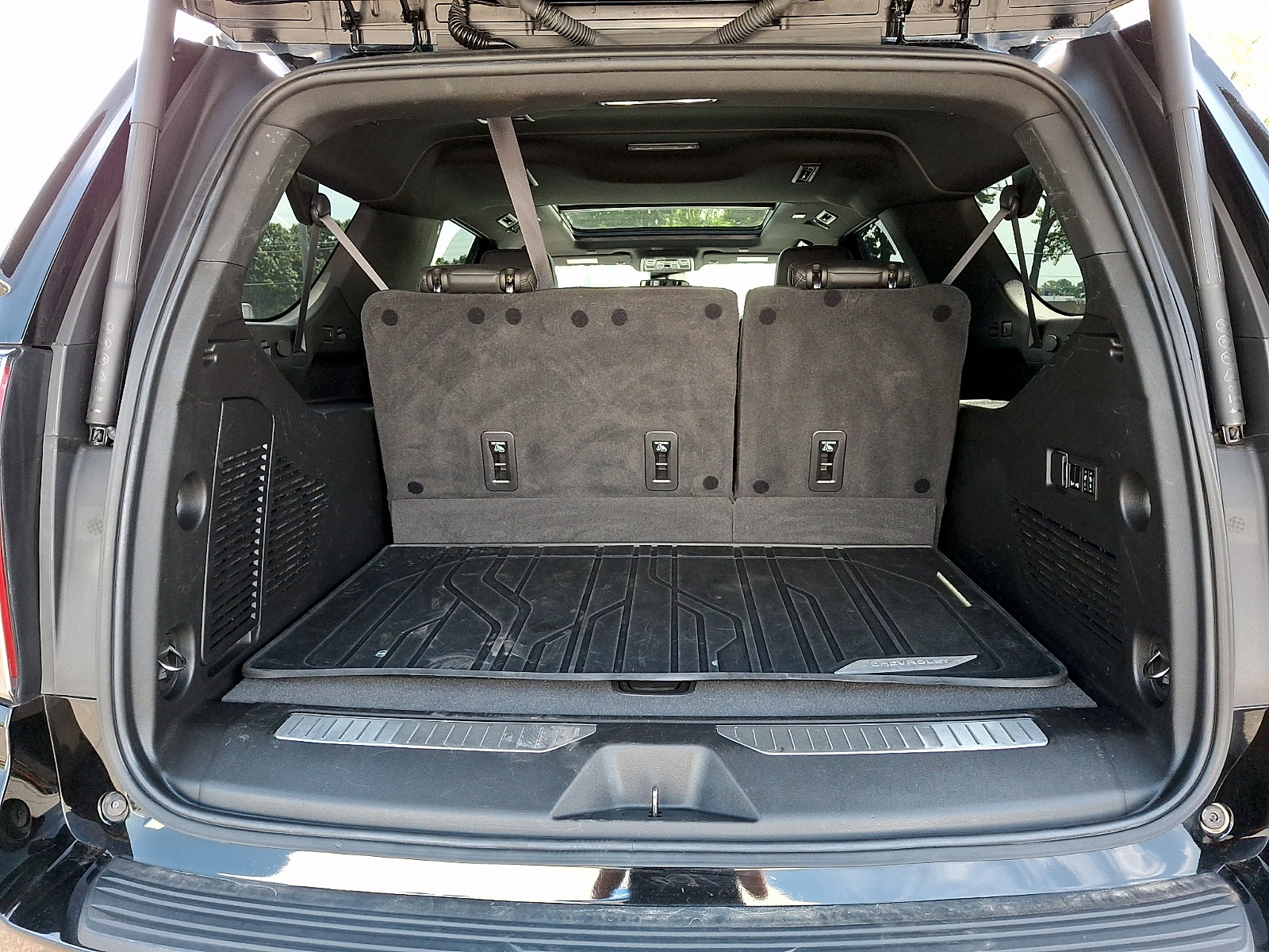 Certified 2024 Chevrolet Suburban RST w/ Luxury Package AWD/4WD image 30