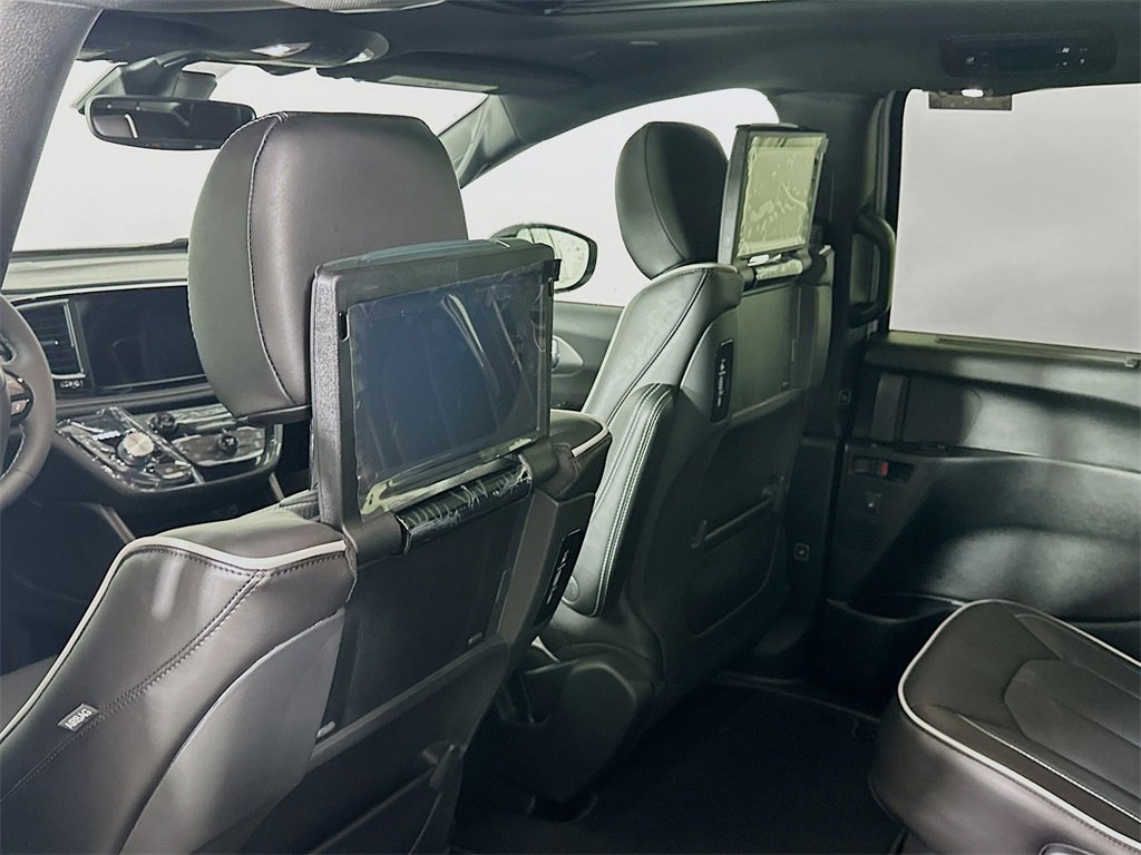 New 2026 Chrysler Pacifica Limited image 22