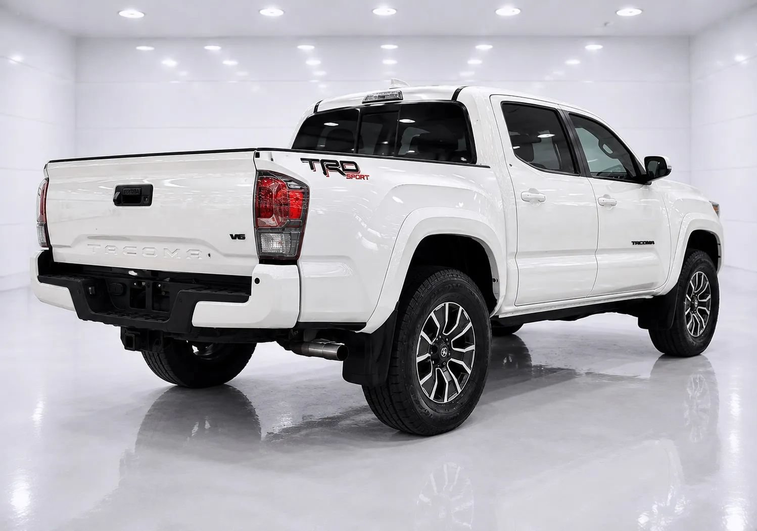 Used 2022 Toyota Tacoma TRD Sport w/ Technology Package AWD/4WD image 5