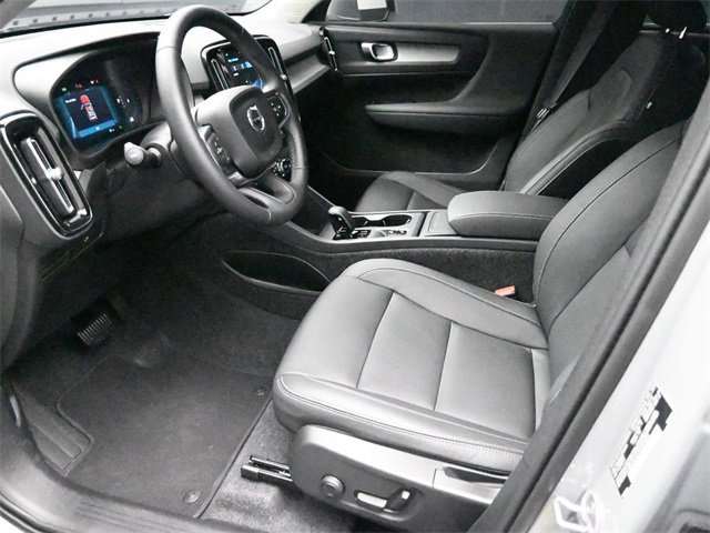 Used 2025 Volvo XC40 B5 Core image 17