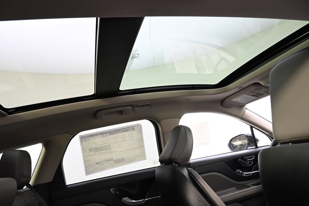 New 2026 Lincoln Corsair Premiere image 17