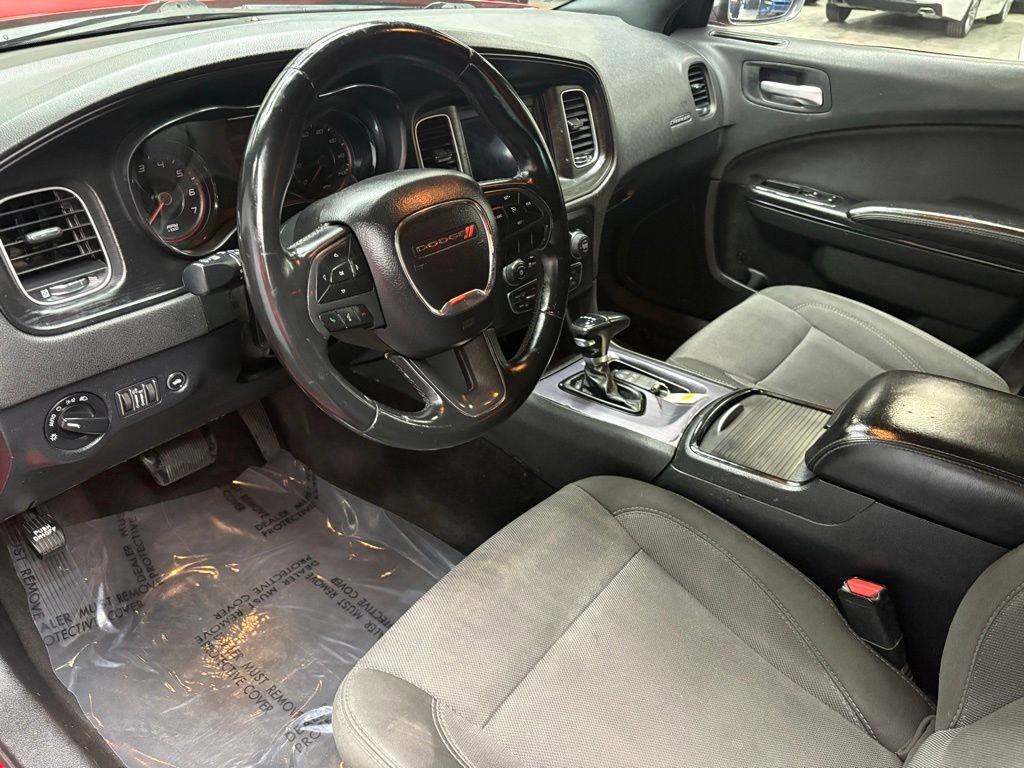 Used 2018 Dodge Charger SXT w/ Blacktop Package RWD image 23