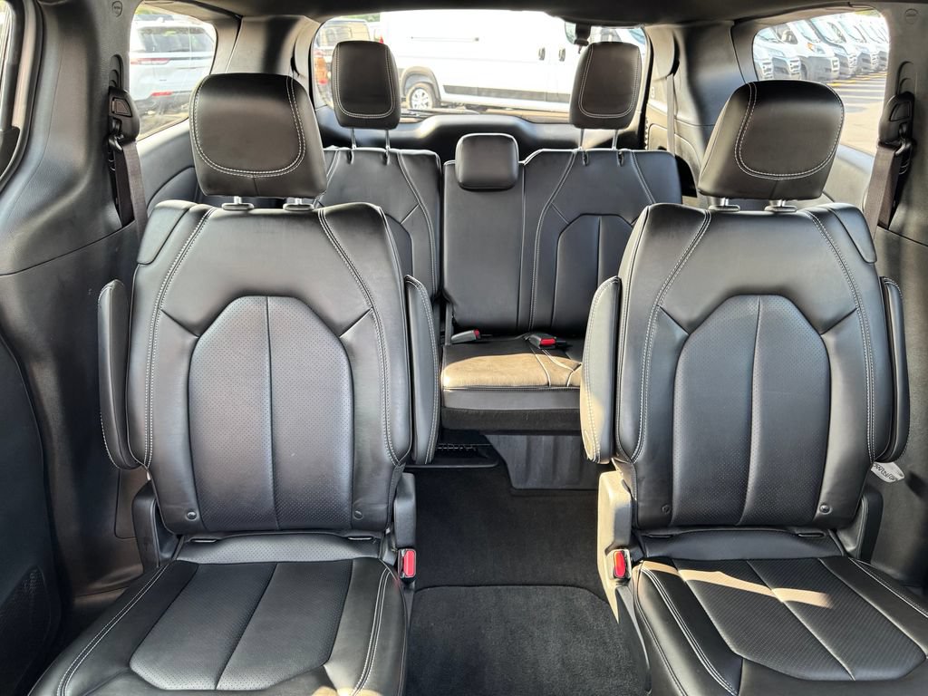 Used 2023 Chrysler Pacifica Touring-L w/ S Appearance Package AWD/4WD image 15