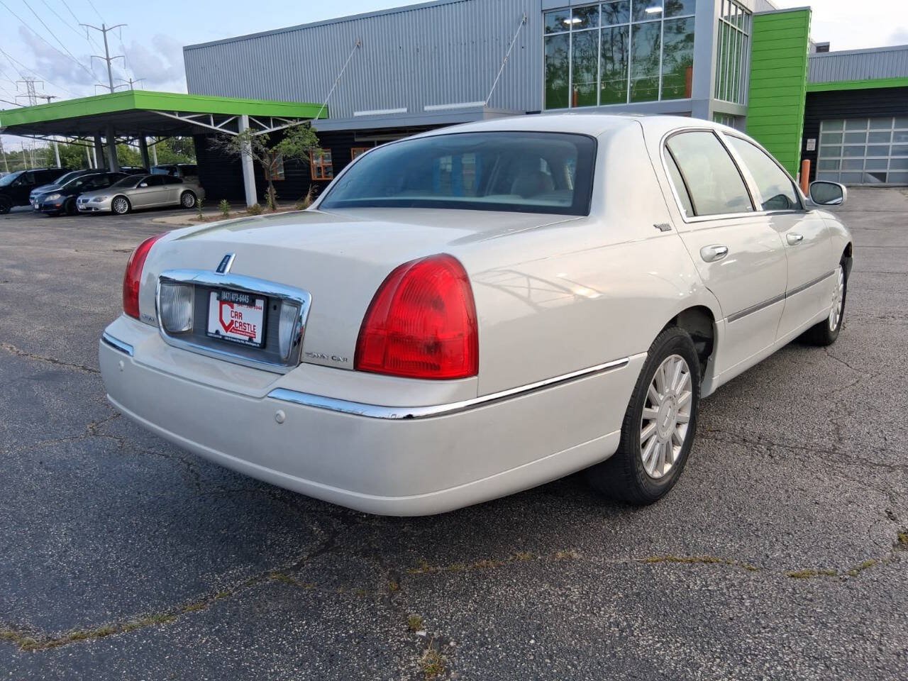 Used 2005 Lincoln Town Car Signature Limited RWD image 6