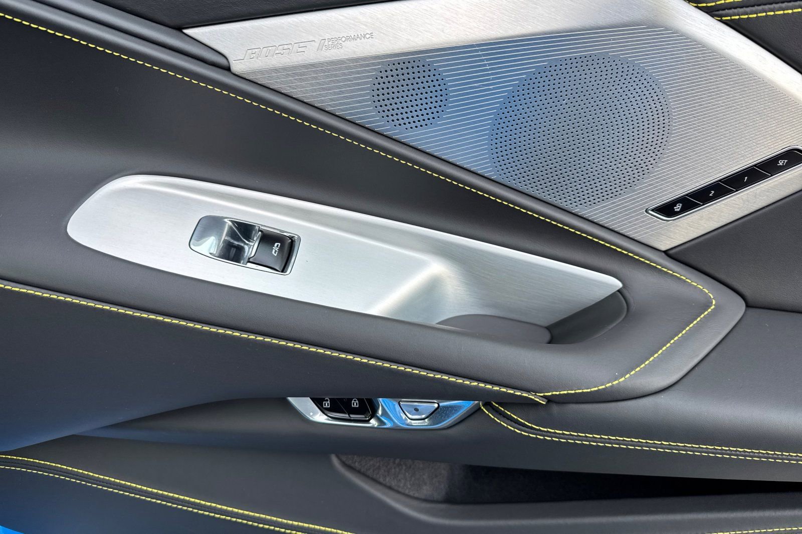 Used 2021 Chevrolet Corvette Stingray Premium Conv w/ Z51 Performance Package image 32