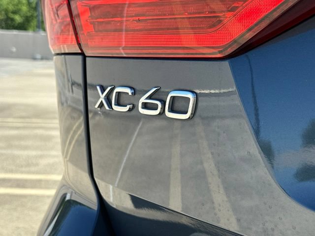 Certified 2022 Volvo XC60 B5 Momentum w/ Climate Package AWD/4WD image 37