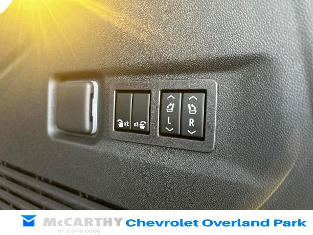 New 2026 Chevrolet Suburban Premier w/ Sun And Tow Package AWD/4WD image 23
