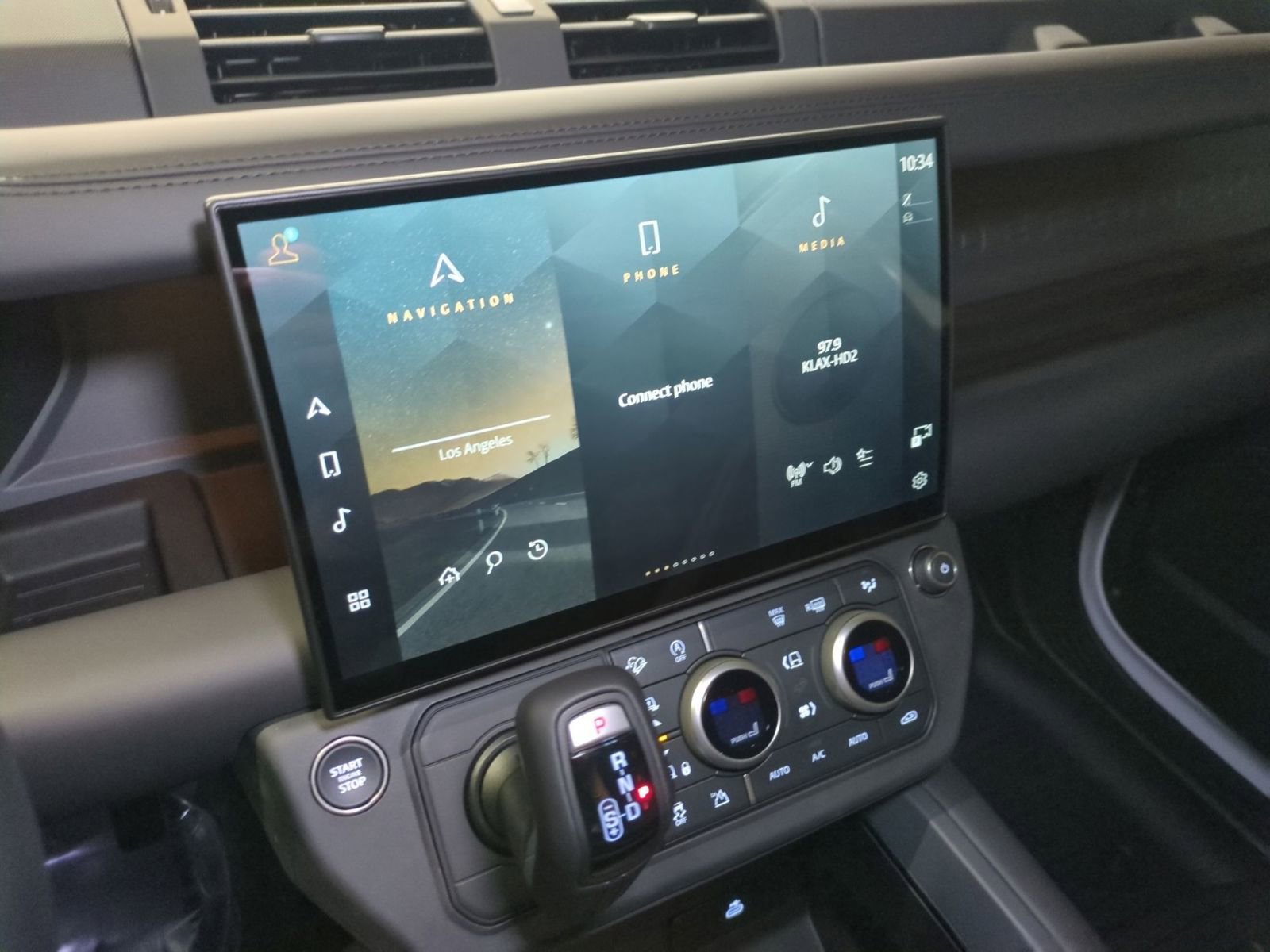 New 2026 Land Rover Defender 110 X-Dynamic SE image 19