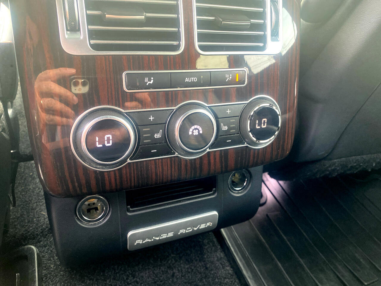 Used 2014 Land Rover Range Rover HSE image 14