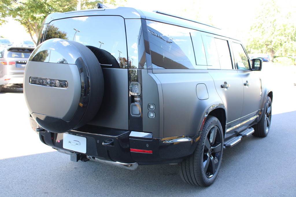 New 2026 Land Rover Defender 130 X-Dynamic SE AWD/4WD image 3