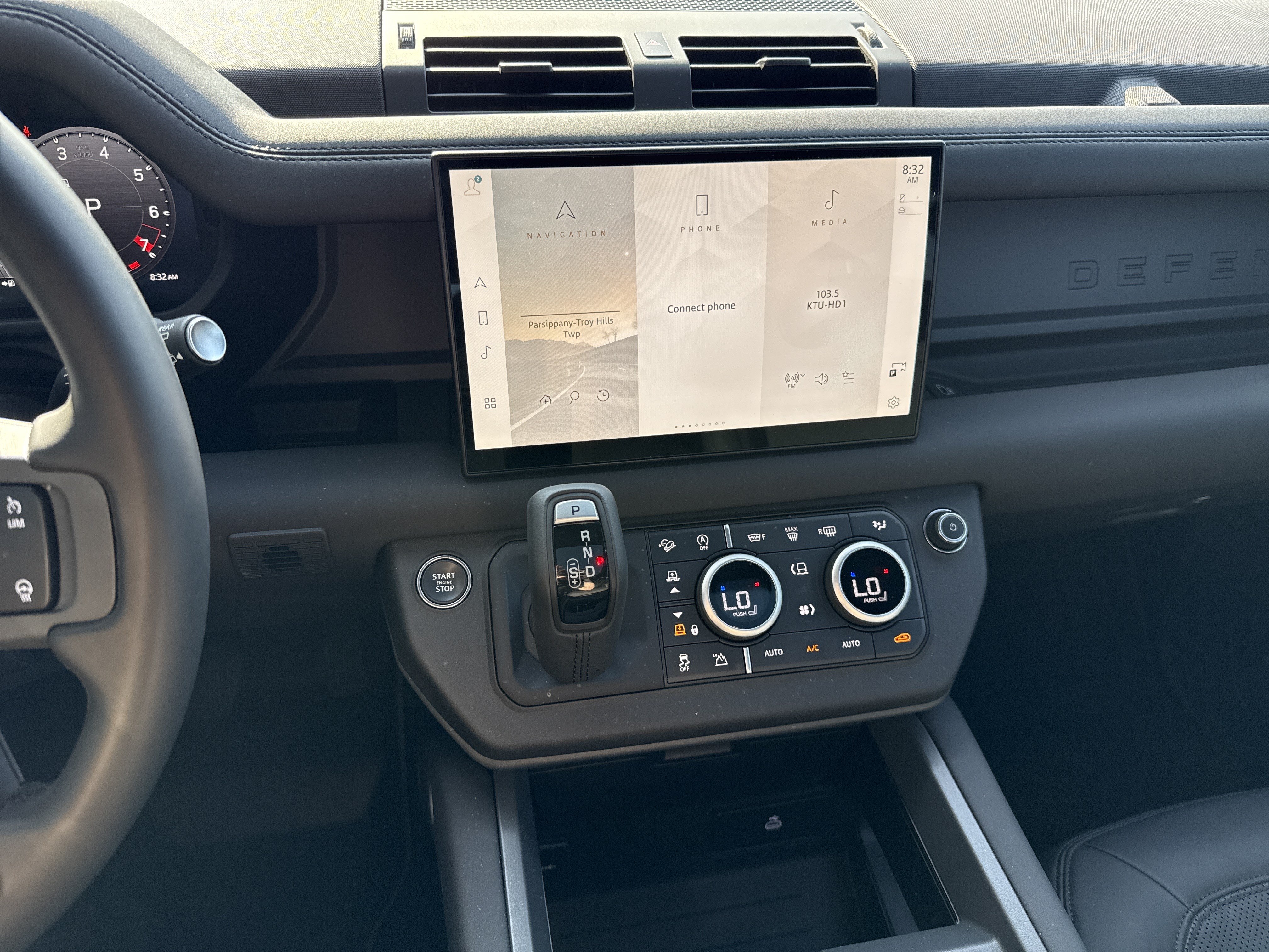 Used 2025 Land Rover Defender 110 X-Dynamic SE AWD/4WD image 16
