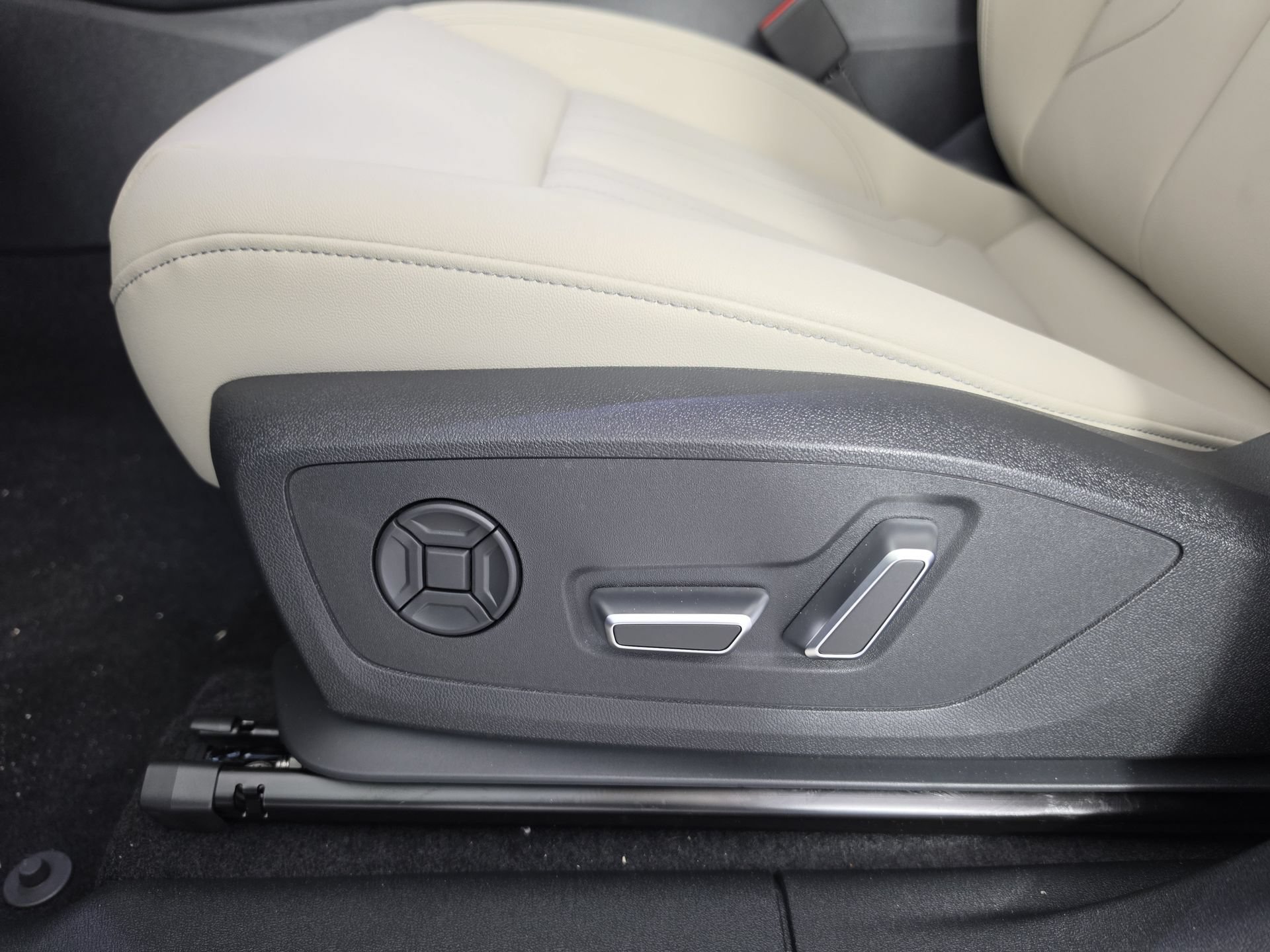 New 2026 Audi Q3 quattro 2.0T AWD/4WD image 9