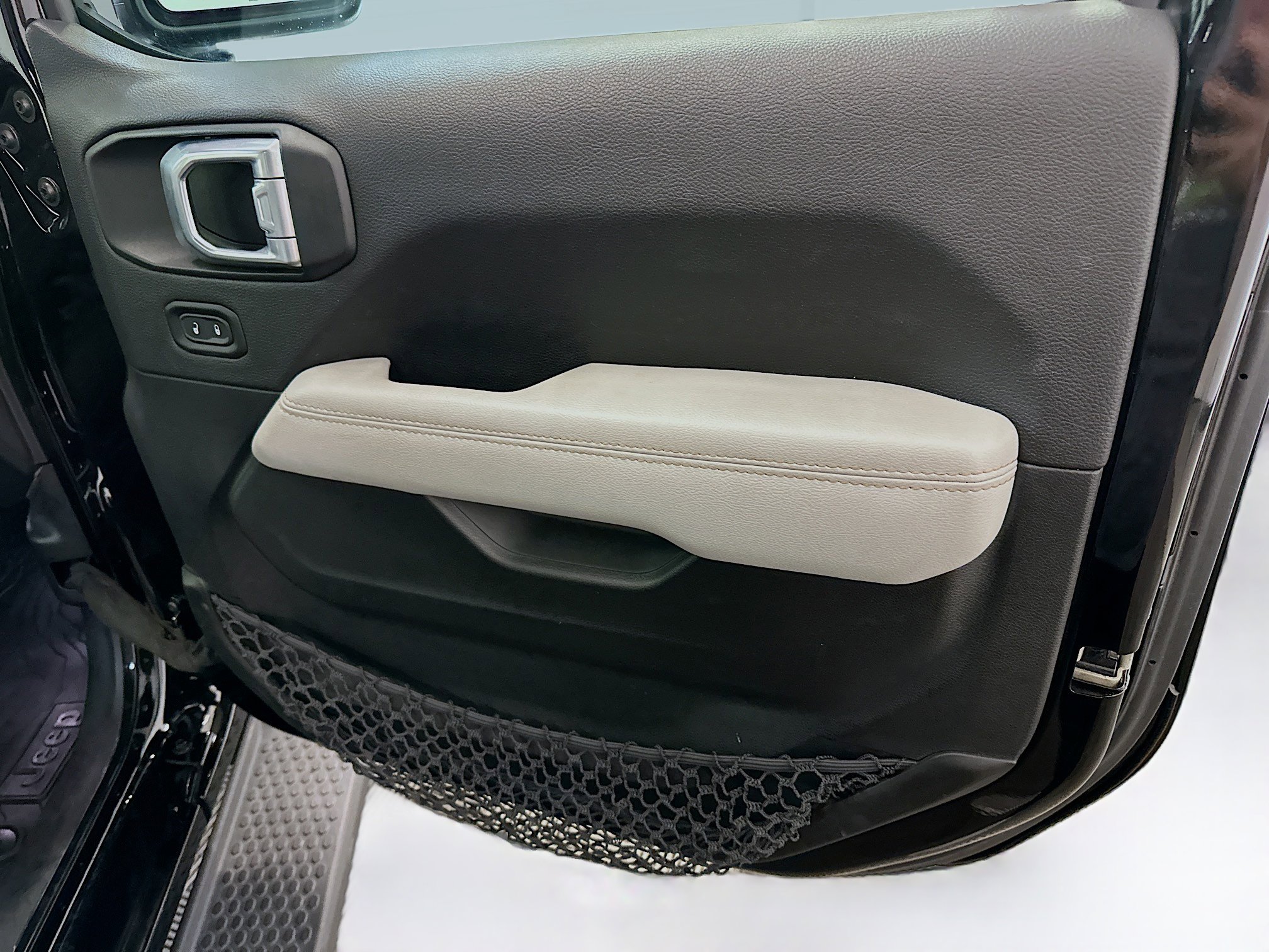 Used 2023 Jeep Wrangler Unlimited Sahara image 33