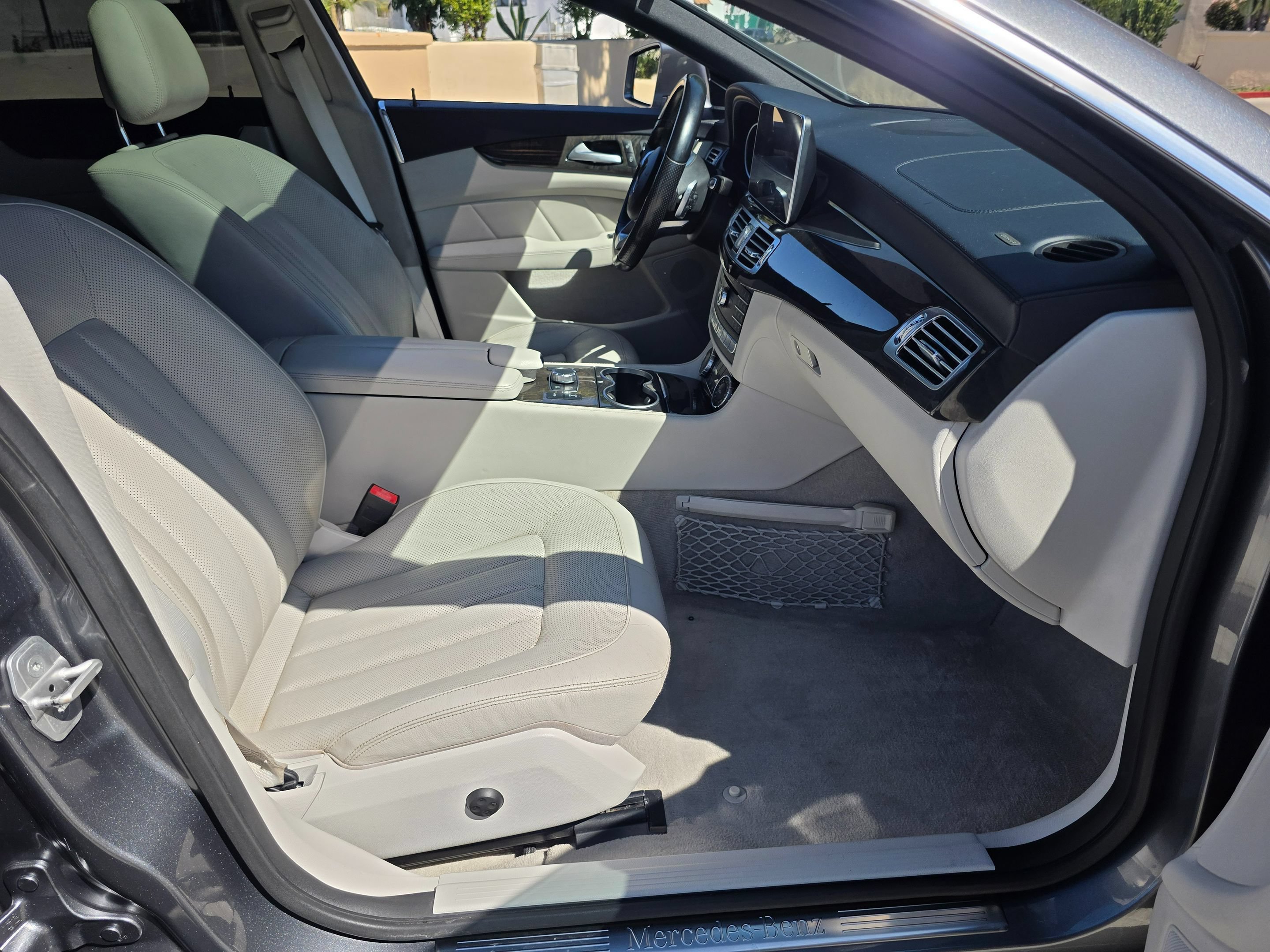 Used 2017 Mercedes-Benz CLS 550 w/ Premium 2 Package image 9