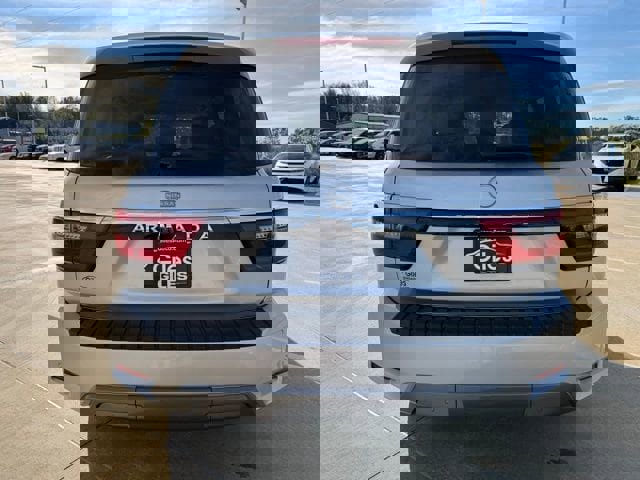 Used 2024 Nissan Armada SV image 4