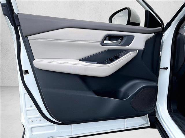 Used 2022 Nissan Rogue SV w/ SV Premium Package image 18