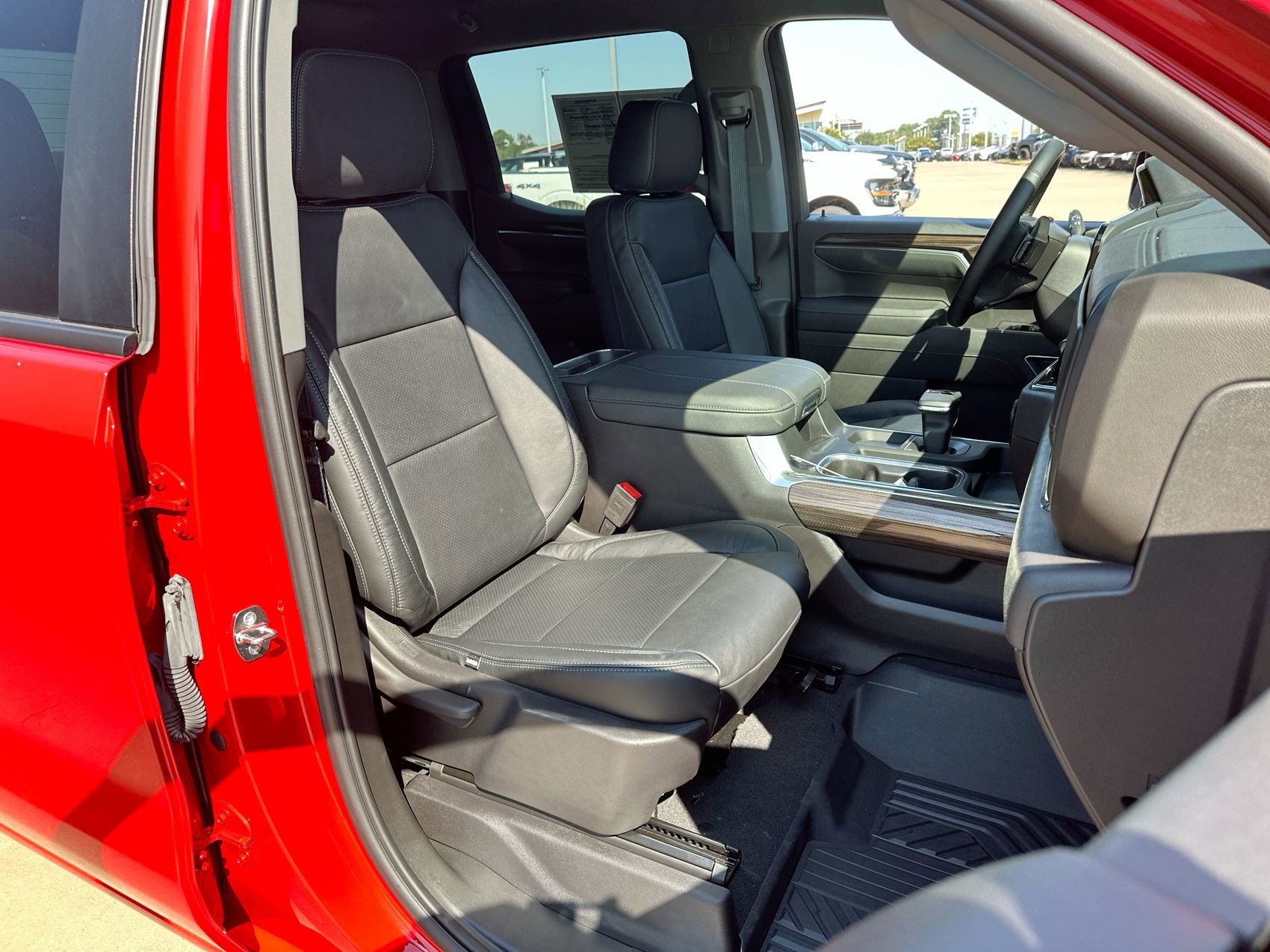 Used 2024 Chevrolet Silverado 1500 LT Trail Boss w/ LPO, Dark Essentials Package AWD/4WD image 23