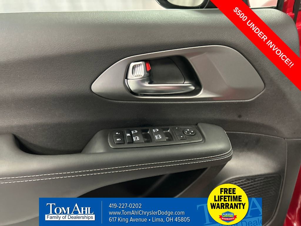 New 2026 Chrysler Voyager LX image 12