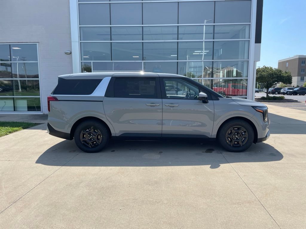 New 2027 Kia Carnival FWD image 4
