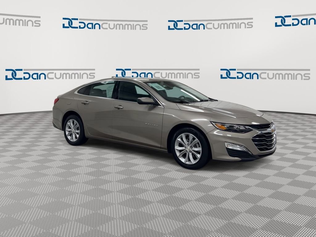 Used 2025 Chevrolet Malibu LT image 2