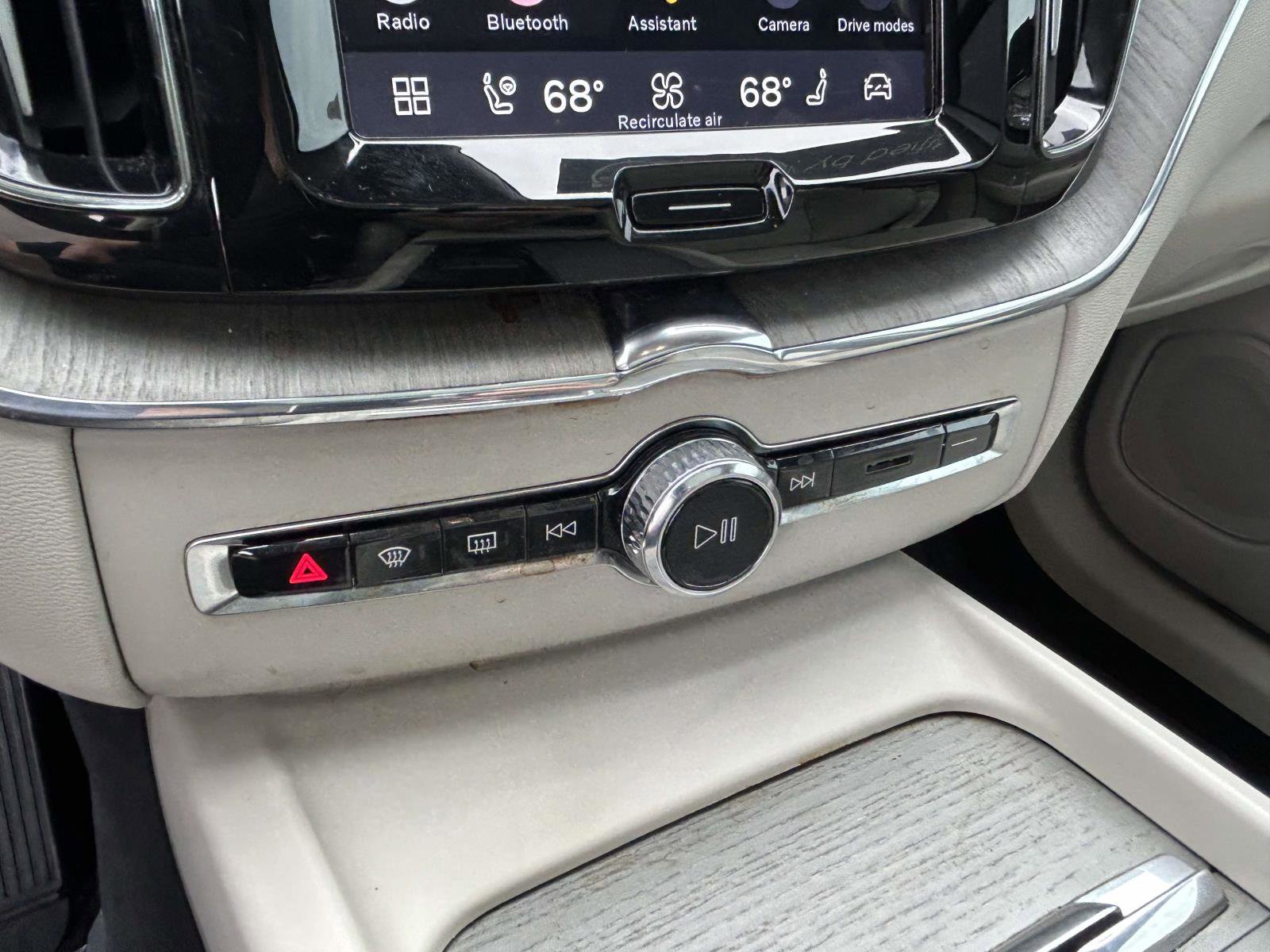 Certified 2024 Volvo XC60 B5 Plus w/ Climate Package image 28