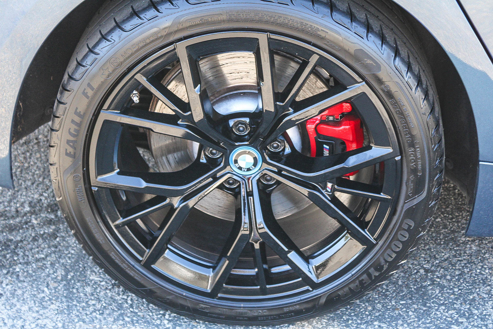 Used 2023 BMW 530e w/ M Sport Package image 11