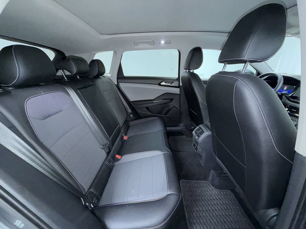 Used 2022 Volkswagen Taos SE w/ Panoramic Sunroof Package AWD/4WD image 17