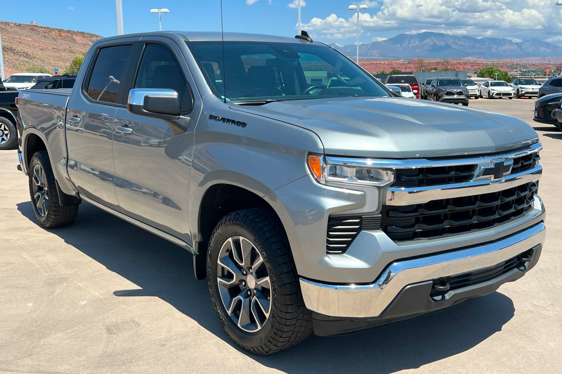 Used 2023 Chevrolet Silverado 1500 LT w/ Convenience Package II AWD/4WD image 8