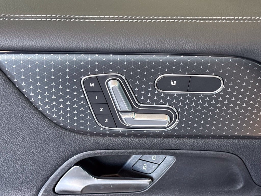 New 2026 Mercedes-Benz GLB 250 4MATIC image 17
