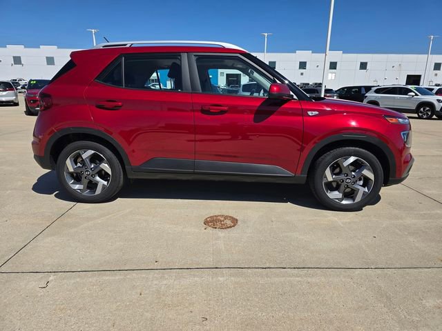 Used 2025 Hyundai Venue SEL FWD image 17