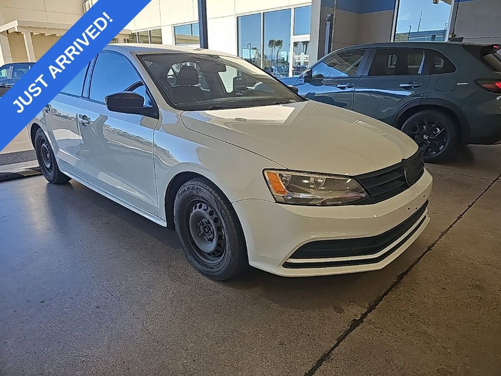 Used 2016 Volkswagen Jetta S image 2