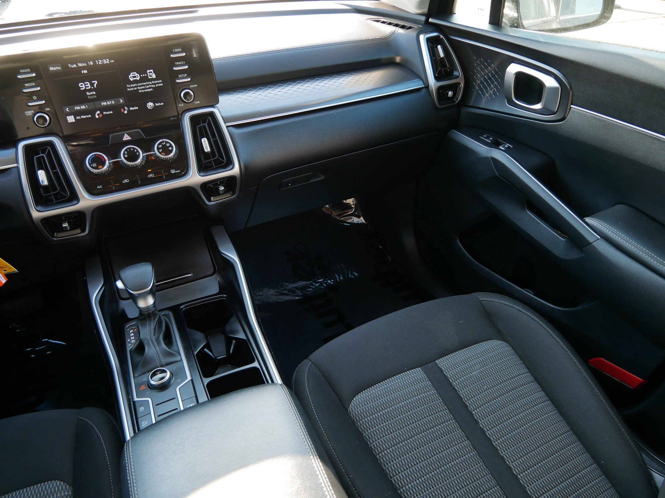 Used 2022 Kia Sorento LX image 11