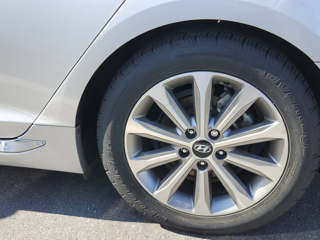 Used 2017 Hyundai Sonata Limited w/ Ultimate Package 04 FWD image 10