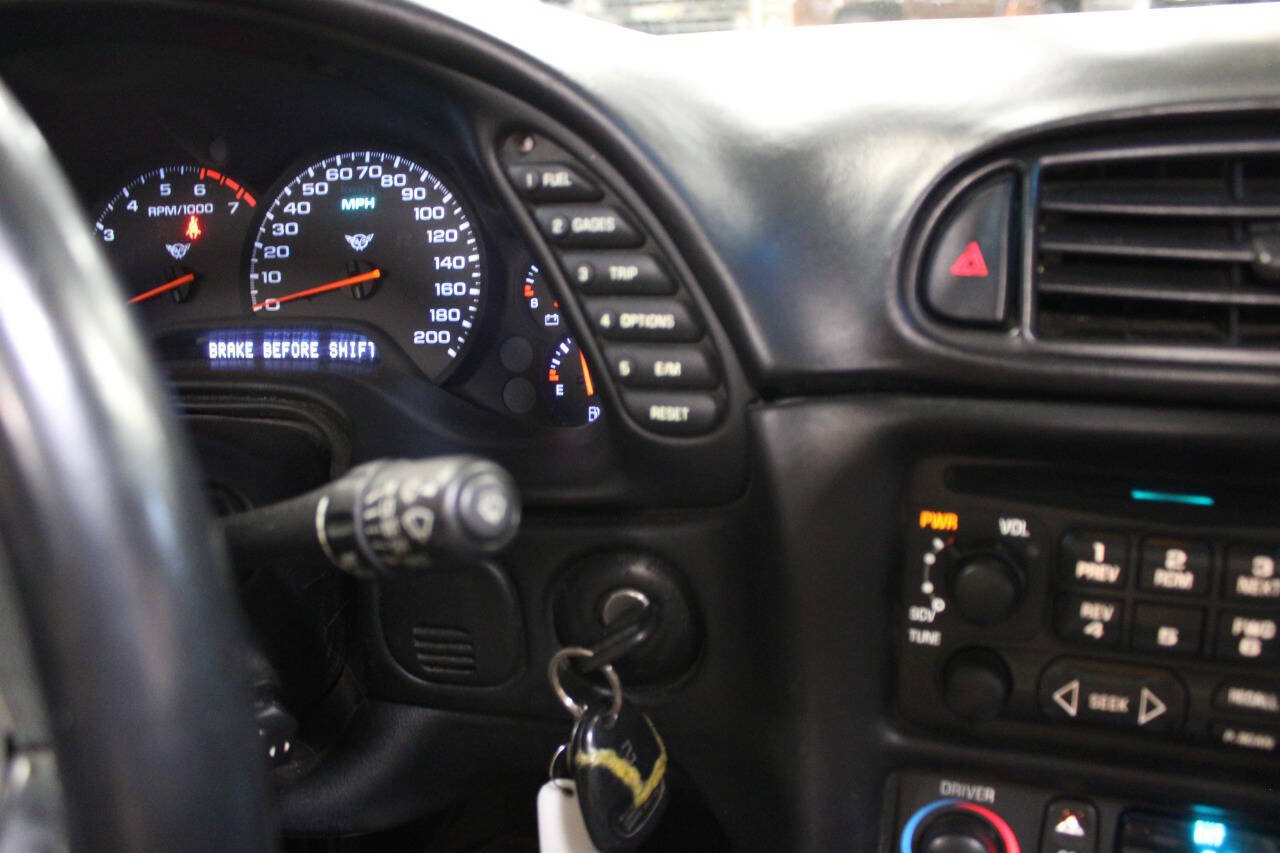 Used 2001 Chevrolet Corvette Coupe w/ Preferred Equipment Group2 RWD image 36