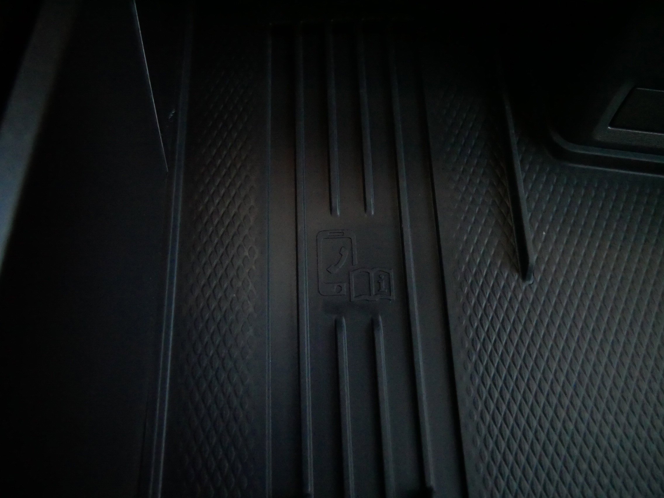 Certified 2025 Volkswagen Atlas SEL Premium R-Line image 28