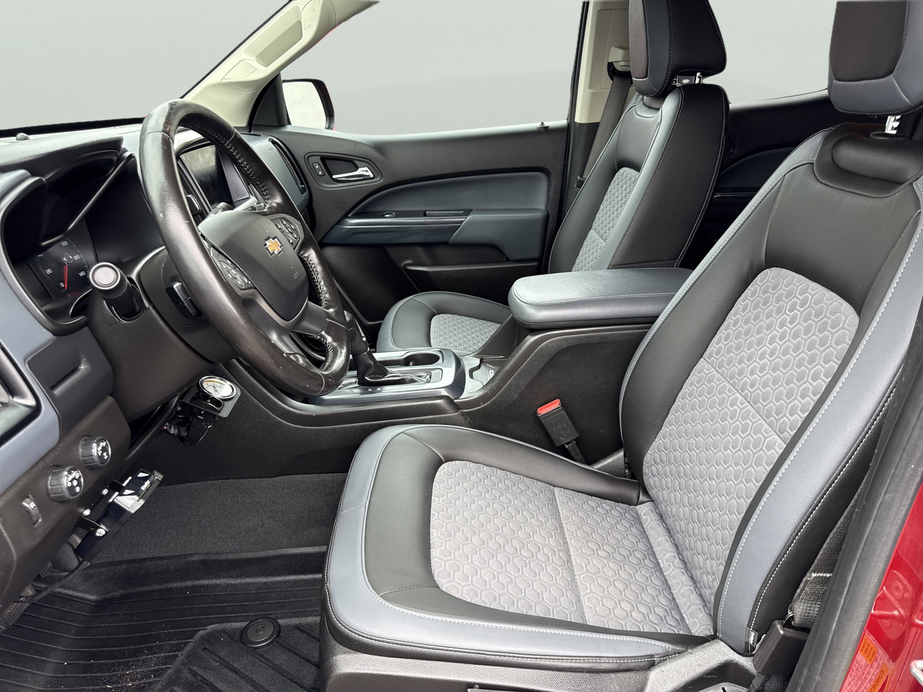 Used 2021 Chevrolet Colorado Z71 w/ Safety Package AWD/4WD image 15