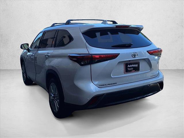 Used 2023 Toyota Highlander Limited image 6